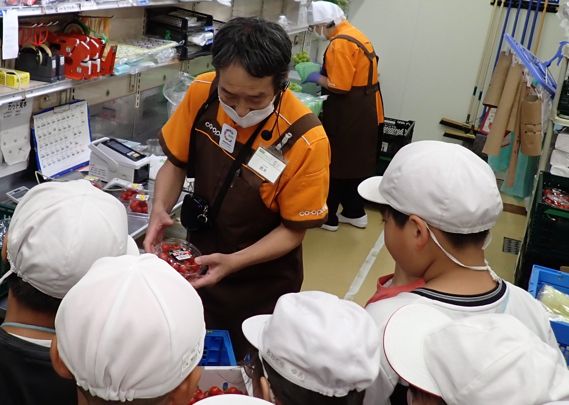 ■店長・副店長の案内でバックヤードを見学